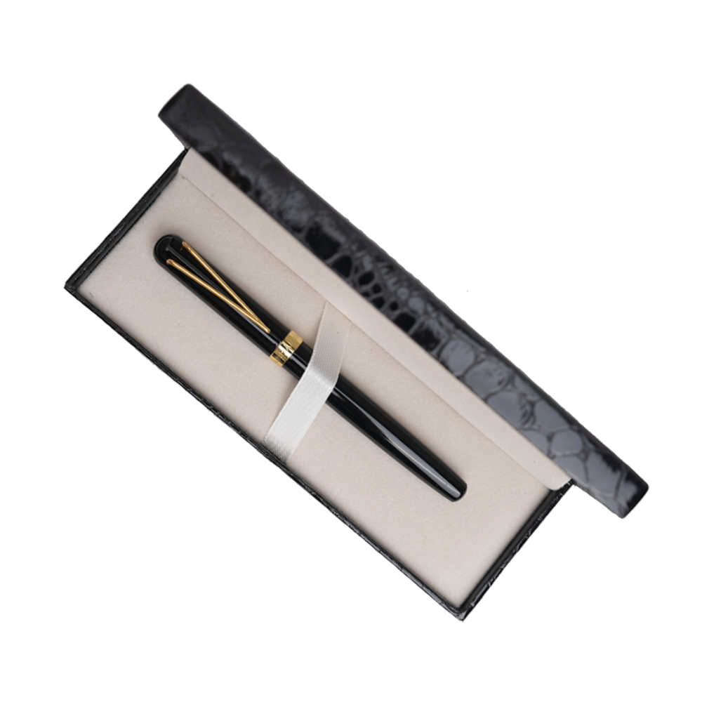 Royale Black & Gold Fountain Pen